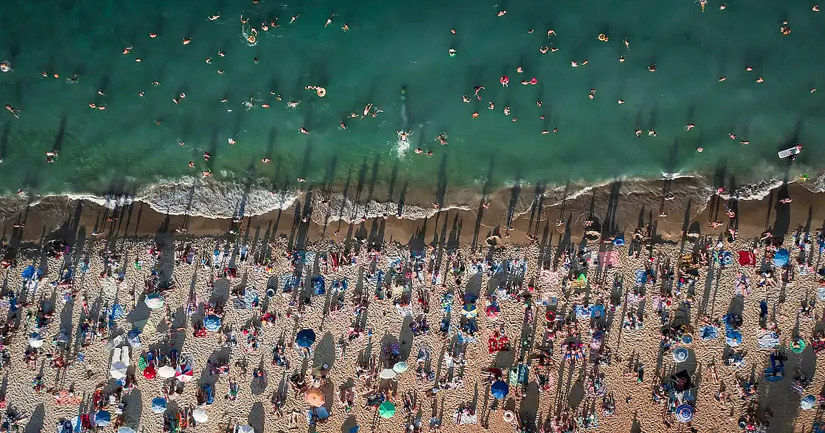 Onda de calor mantém litoral de SP em “forno” até segunda; alívio só chega perto do Réveillon