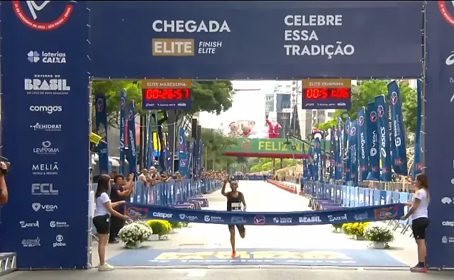 Tanzaniana Sisilia Panga vence a prova feminina da São Silvestre 2025.