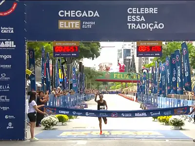 Tanzaniana Sisilia Panga vence a prova feminina da São Silvestre 2025.