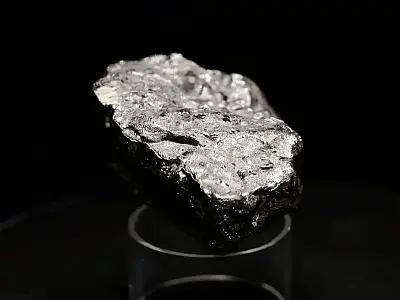 Cidade entra no mapa global ao concentrar a maior reserva de titânio do mundo.