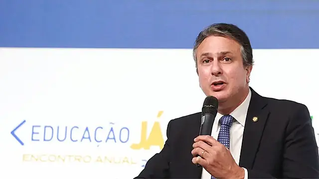 Camilo Santana, ministro da Educação.