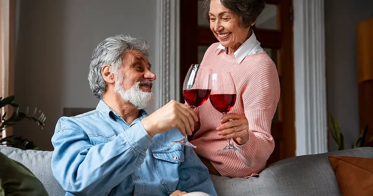 Neurologista faz alerta direto: hábito comum após os 65 anos pode acelerar a perda de memória