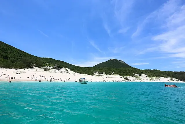 A Praia do Farol, em Arraial do Cabo (RJ), foi eleita a praia mais perfeita de todo o Brasil.