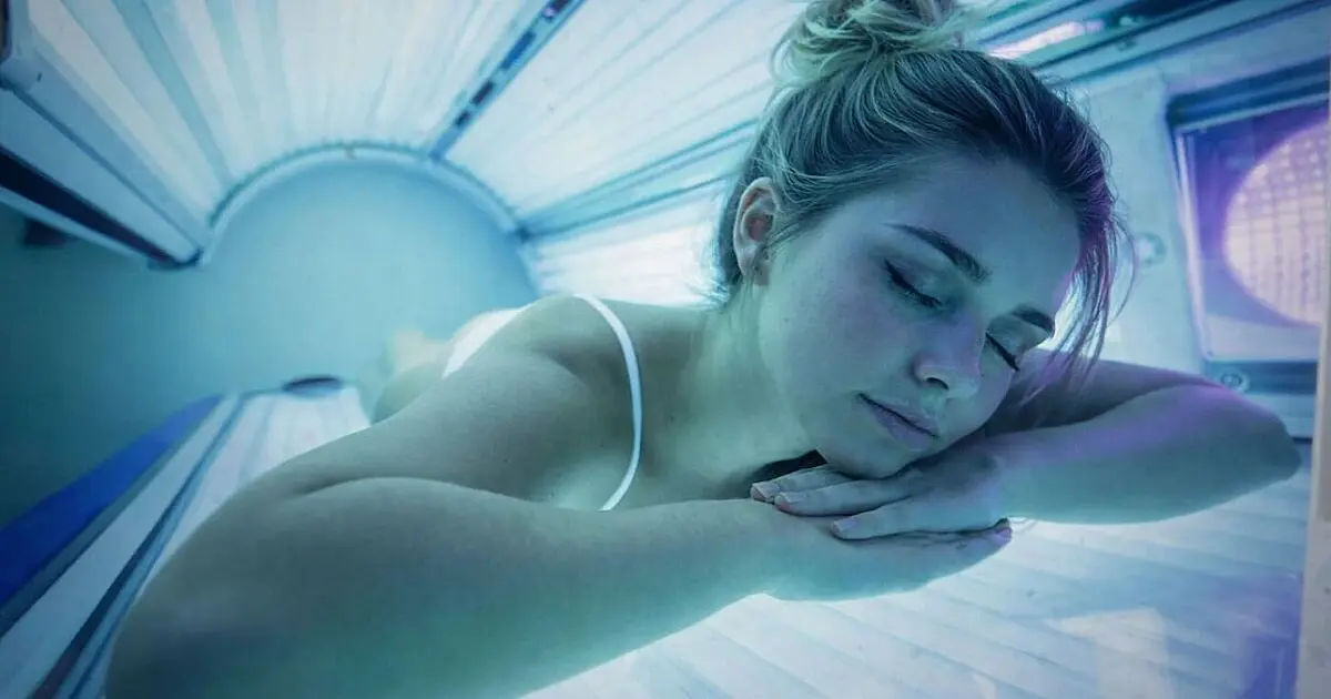 Bronzeamento artificial triplica risco de melanoma e danifica DNA da pele