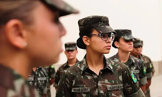 Exército convoca homens e mulheres para seleção do alistamento militar