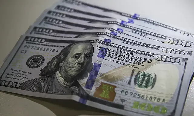 O dólar comercial atingiu o menor patamar em 21 meses, fechando a R$ 5,188, enquanto o Ibovespa renovou máximas históricas nos 186 mil pontos.