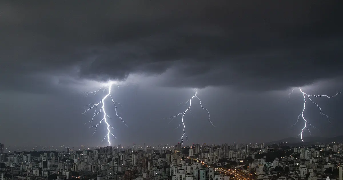Defesa Civil emite alerta de perigo para tempestades intensas e rajadas de vento em Minas Gerais neste fim de semana