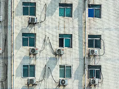 As regras sobre fachada buscam equilibrar conforto individual, segurança e organização.