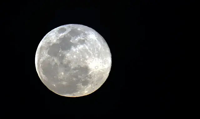Primeira Superlua de 2026 ilumina o céu neste sábado