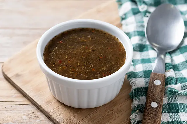 Aprenda a fazer Chimichurri para pizza caseiro com ingredientes simples.