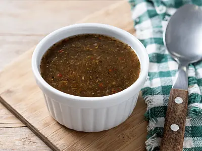 Aprenda a fazer Chimichurri para pizza caseiro com ingredientes simples.