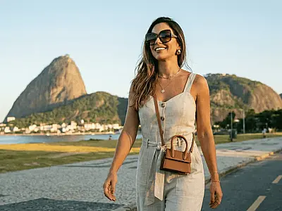 Clutch ou mini bag? Veja as diferenças principais e aprenda a escolher a bolsa ideal para eventos, festas e dia a dia com dicas práticas e tendências de 2026.
