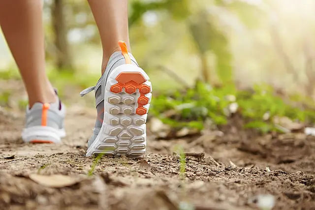 Caminhada ininterrupta de 30 minutos substitui academia com eficácia comprovada
