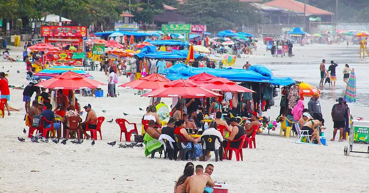 Regra de guarda-sol nas praias entra em vigor com multa