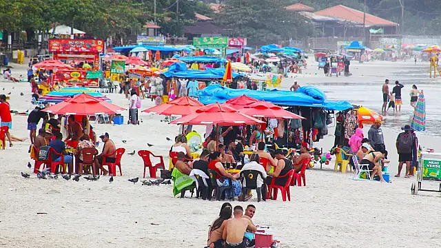 Regra para uso de guarda-sol nas praias do Brasil vigora no verão 2026.