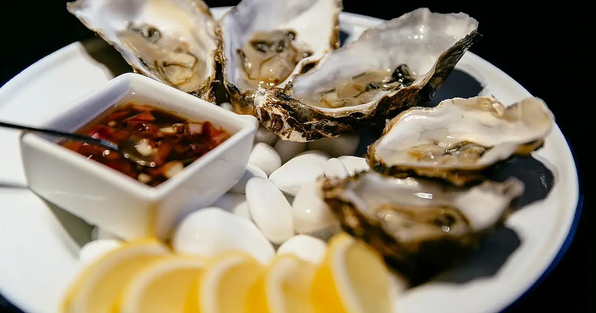 Praga vira luxo: ostra invasora ganha nova vida como molho premium