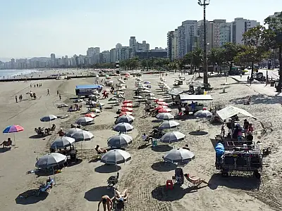 A balneabilidade das praias de SP preocupa: Baixada Santista tem 15 pontos ruins perto da capital.