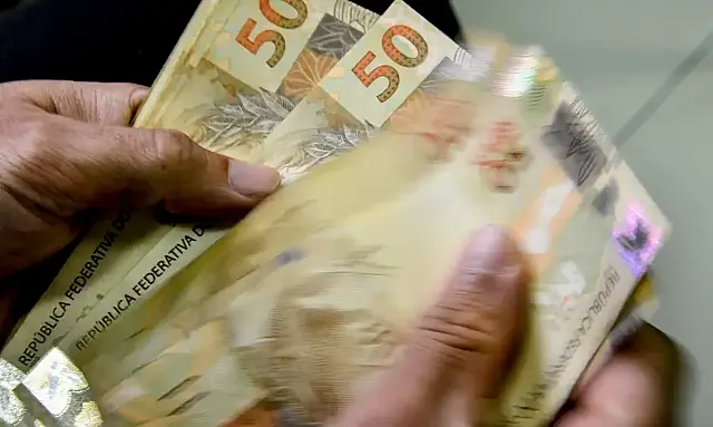 Isenção de IR para quem ganha até R$ 5 mil entra em vigor.
