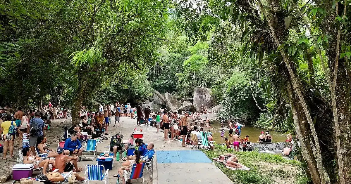 Prefeitura de Mongaguá veta coolers e bebidas no Poço das Antas após aumento de lixo nas trilhas