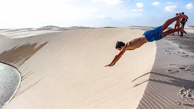 Barreirinhas é a principal base para o Parque Nacional dos Lençóis Maranhenses, oferecendo infraestrutura completa e passeios inesquecíveis.
