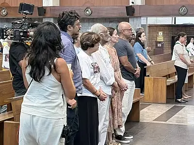 Veja como foi a missa em memória de Preta Gil em Salvador, com Gilberto Gil visivelmente emocionado.