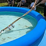 Como fazer aspirador caseiro para piscina usando mangueira velha