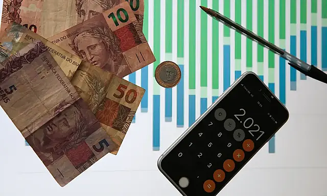 Exportações de serviços do Brasil batem recorde histórico de US$ 51,8 bilhões em 2025 e impulsionam debate sobre competitividade externa