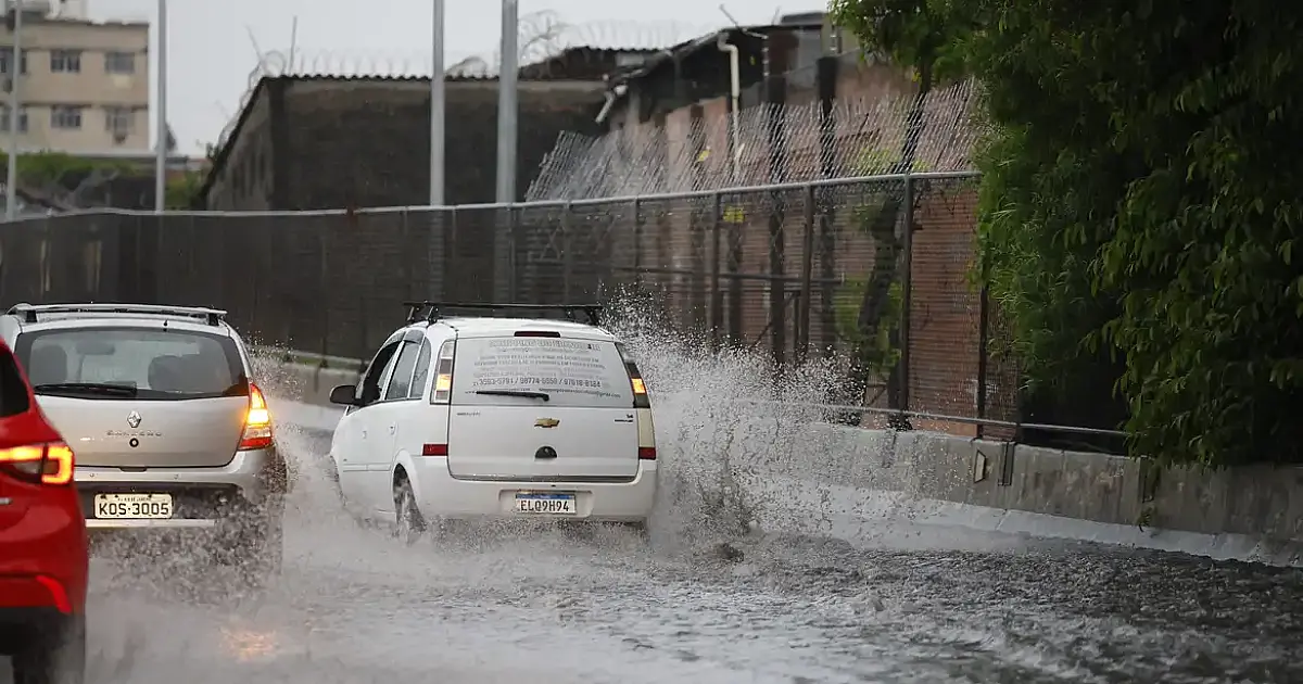 Defesa Civil alerta para risco alto de temporal no RJ