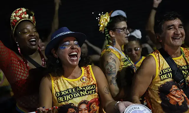 Bloco Zona do Mangue e Vila Mimosa promove carnaval inclusivo no Rio de Janeiro, rompendo estigmas contra trabalhadoras do sexo e celebrando a potência cultural da Praça da Bandeira.