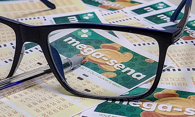 A Mega-Sena realiza o concurso 2977 nesta quinta-feira (26) com prêmio estimado em R$ 130 milhões.