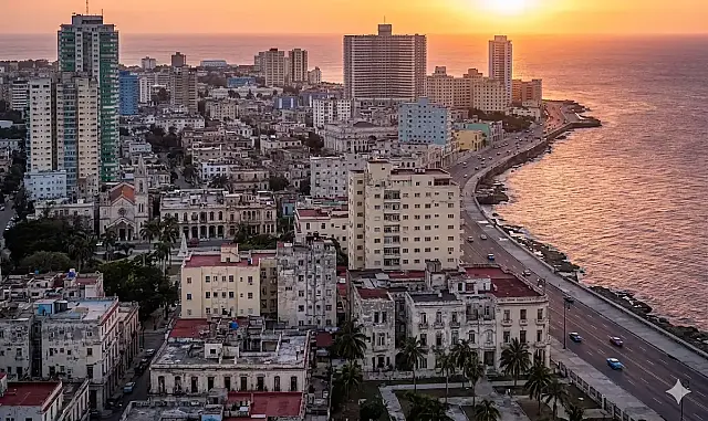 Bloqueio dos EUA ao petróleo para Cuba coloca o sistema de saúde do país à beira do colapso e ameaça tratamentos de milhões de pacientes.