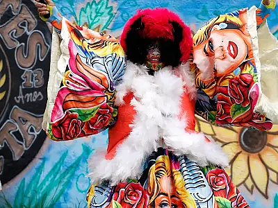 Mulheres bate-bolas Brilhetes de Anchieta inovam no carnaval carioca com fantasias caprichadas e homenagem à escritora Conceição Evaristo em 2026.