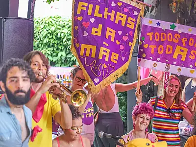 Carnaval no DF se torna espaço de autocuidado para cuidadores e pessoas com deficiência.