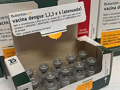 O Rio de Janeiro distribui 33 mil doses da vacina contra dengue produzida pelo Instituto Butantan.