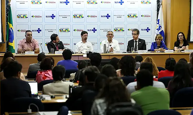 Ministério da Saúde abre 3 mil vagas de residência médica e 900 para especialistas no SUS.