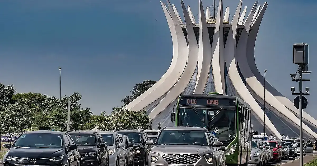 Novas regras nacionais para tirar a CNH em 2026: fim da baliza eliminatória, pontuação única e curso teórico gratuito mudam tudo na prova prática