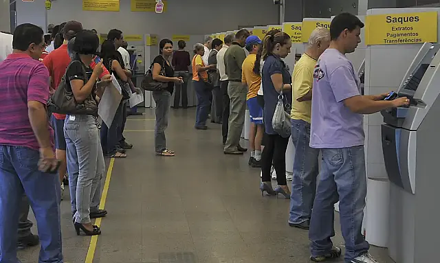 Descubra como checar a saúde financeira do seu banco com ferramentas do Banco Central, FGC e índices como Basileia.