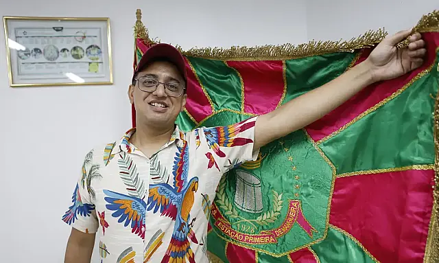 Amazônia Negra ganha destaque no carnaval 2026 com o enredo da Mangueira sobre Mestre Sacaca.