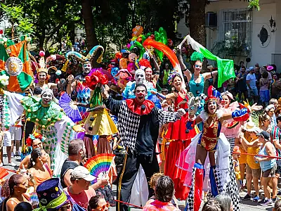 Carnaval 2026 no Rio tem 56 blocos neste domingo (15).