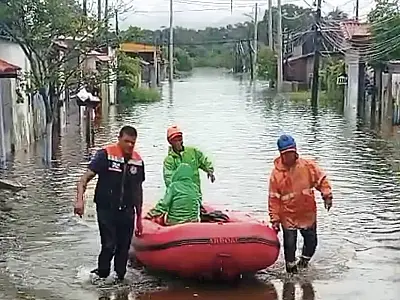 Alerta de grande perigo por chuvas no litoral de São Paulo aponta risco de alagamentos.