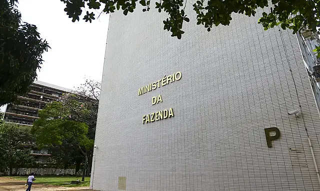 O Tesouro Nacional captou US$ 4,5 bilhões na primeira emissão externa de 2026, com o Global 2036 batendo recorde histórico.