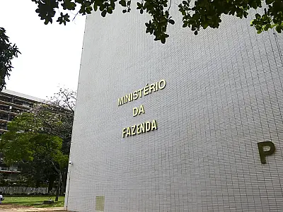 O Tesouro Nacional captou US$ 4,5 bilhões na primeira emissão externa de 2026, com o Global 2036 batendo recorde histórico.