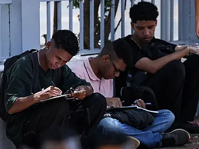 Saiba requisitos do Enem, renda familiar e prazos para pré-seleção e lista de espera.