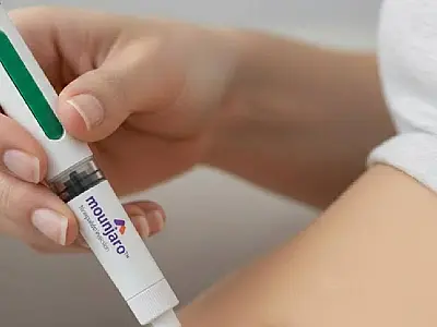 Alerta da MHRA sobre pancreatite aguda associada ao Mounjaro: 1.296 casos e 19 mortes no Reino Unido.