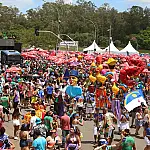 Pabllo Vittar e Nmixx comandam megabloco no Ibirapuera nesta segunda-feira de carnaval em São Paulo