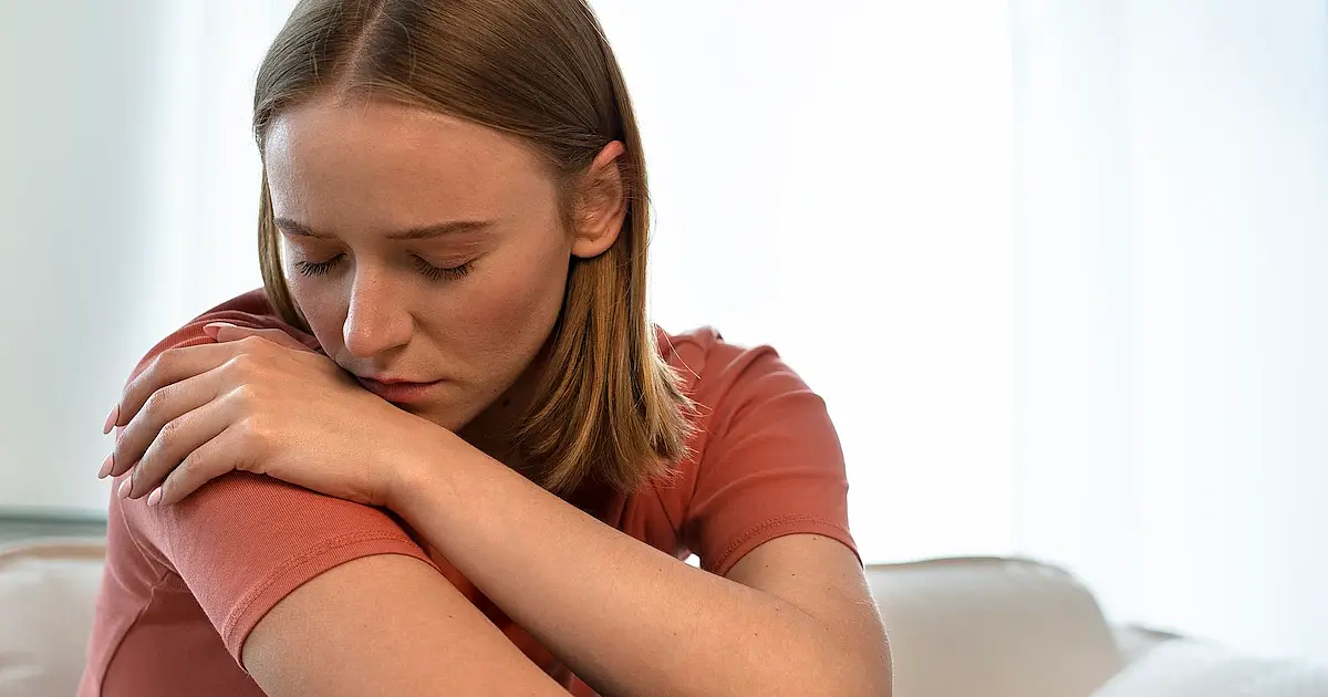 Ansiedade e depressão lideram afastamentos no trabalho: INSS bate recorde em 2025 com mais de 546 mil benefícios e reconhece direito ao auxílio-doença para quem comprova incapacidade