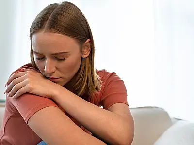 Ansiedade e depressão são as maiores causas de afastamento no Brasil em 2025, com recorde de benefícios no INSS.