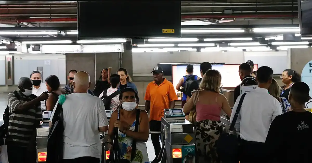 Metrô de SP terá funcionamento ininterrupto na madrugada de sábado para domingo durante o carnaval