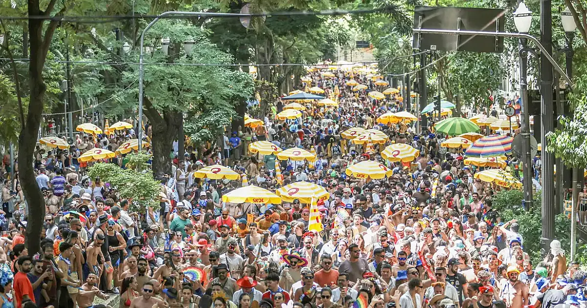 Carnaval de SP na terça-feira gorda traz Galo da Madrugada, Cerca Frango e Carna Black em ritmo animado