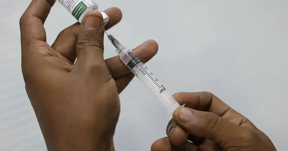 Covid-19 registra 29 mortes em janeiro de 2026 no Brasil e segue como principal causa de SRAG